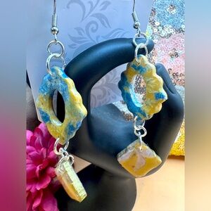 Bellway beauty ‘sunny beach’ silver fish hook dangle earrings